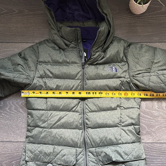 Women’s North Face winter jacket - Picture 4 of 6